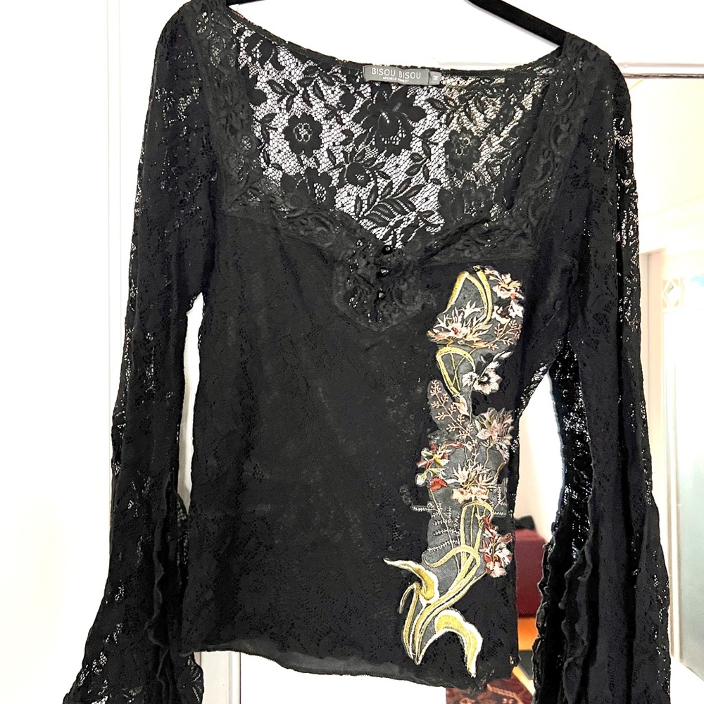 Vintage Bisou Bisou black lace top with embroidery and buttons M